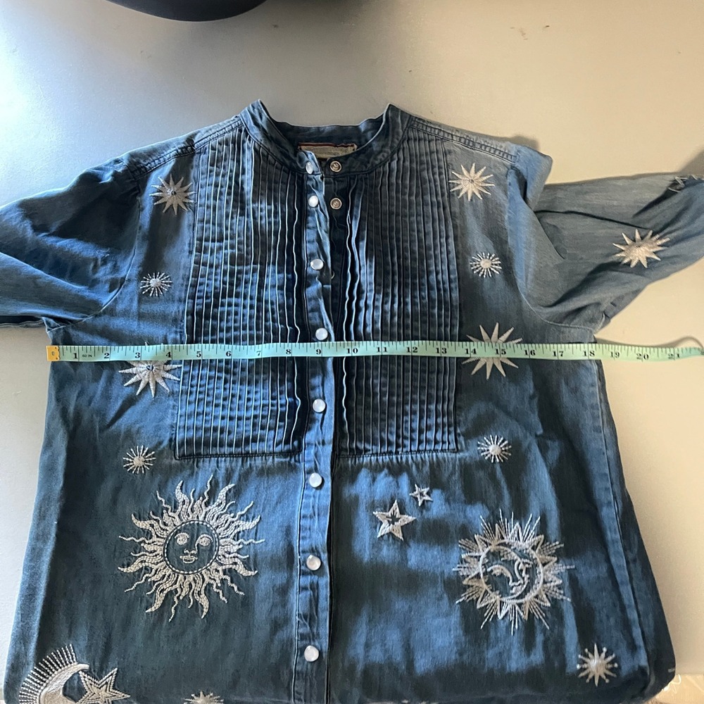 Johnny Was Embroidered Denim Pearl Snap Top Boho Sun Moon Snake Stars Boho XS - Picture 4 of 13